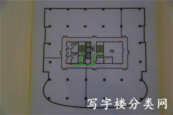 北京写字楼，第一上海中心，位居蓝色港湾商业街的东北方位平面图