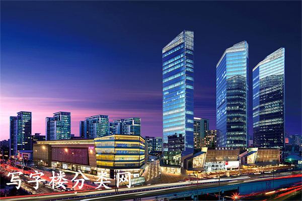 华贸中心，对面是北京新SKP二期