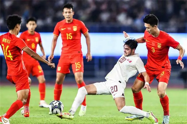 中国男子足球队，晋级亚运会八强