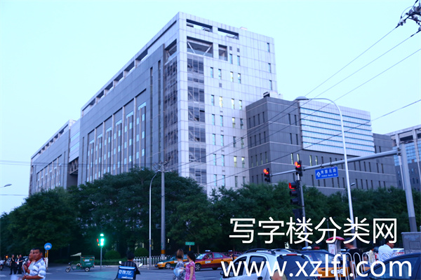 京投大厦与北投大厦，进行屋顶分布式光伏发电。