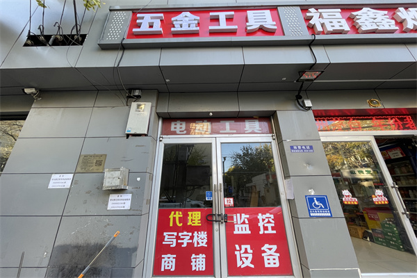 商铺在团结湖街道团结湖公园东门附近
