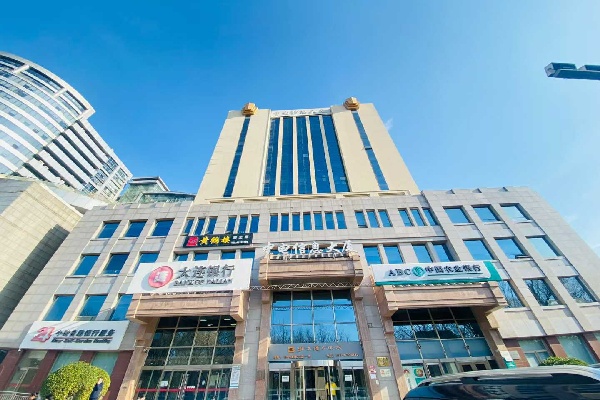 中电信息大厦，精装带家具，多种户型可选择，苑先生