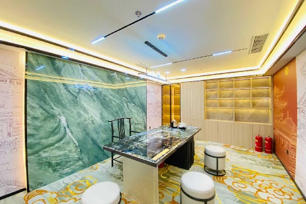 中电信息大厦，精装带家具，多种户型可选择，苑先生