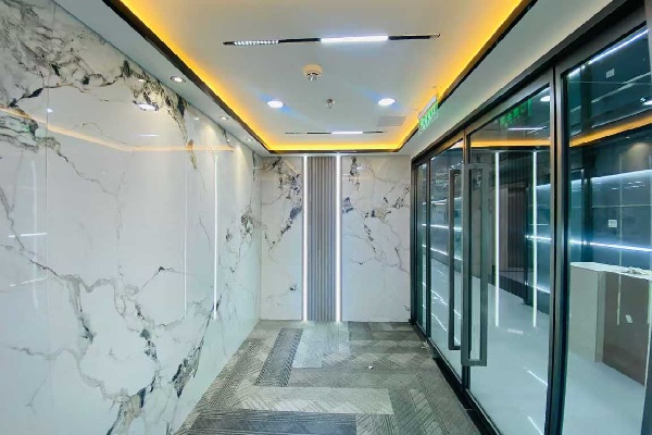 中电信息大厦，精装带家具，多种户型可选择，苑先生