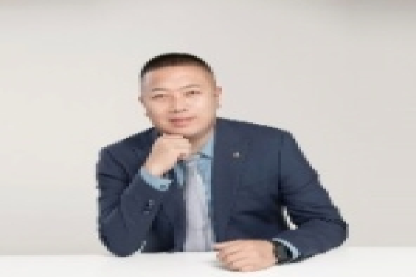 王占龙，金隅嘉华大厦