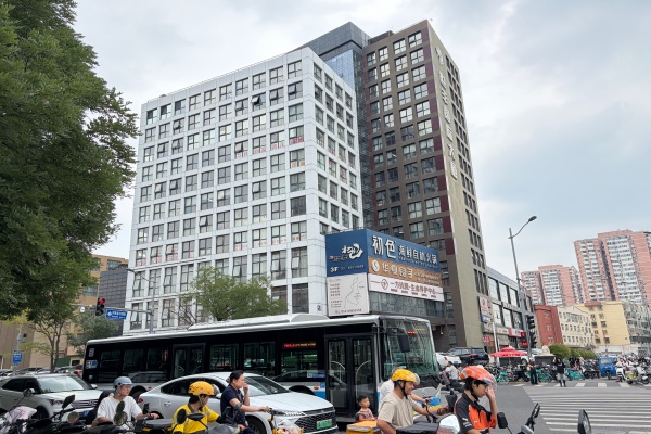青年路口东，世丰国际大厦出租