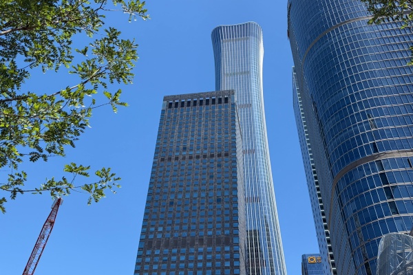 众秀大厦，央视大楼对面